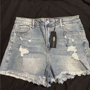 Ripped denim shortss